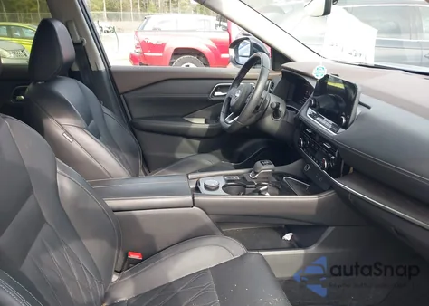 2023 Nissan Rogue Platinum Intelligent Awd z USA, uszkodzony, nr VIN JN8BT3DD7PW307465